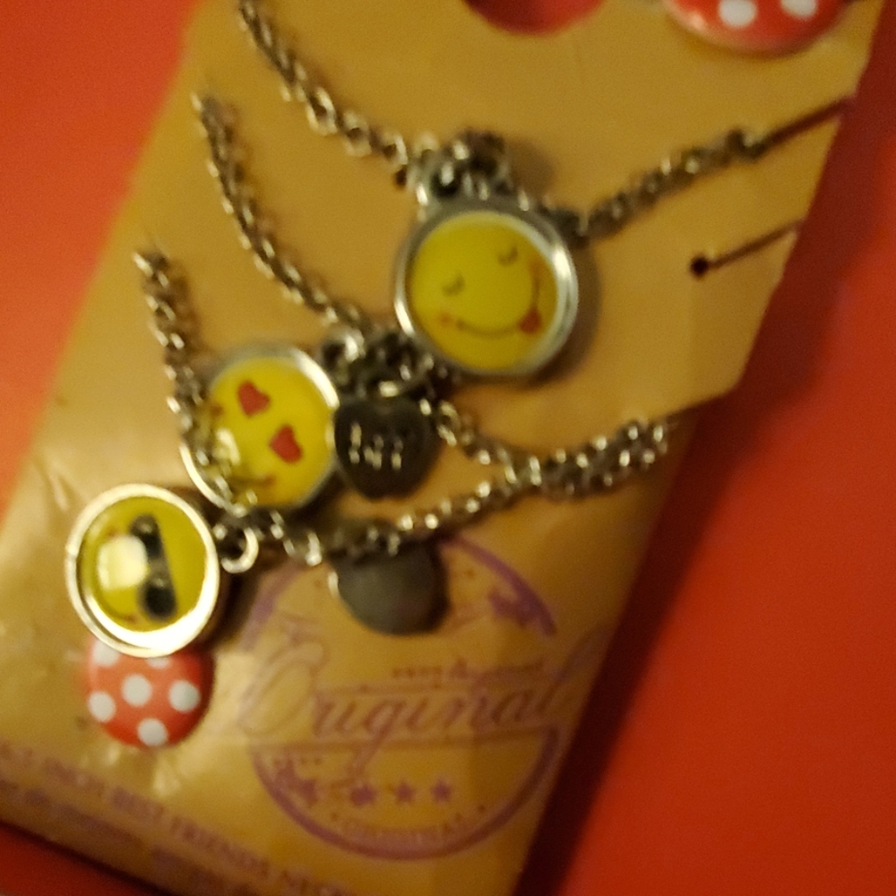 3 (16.5 ") bf emoji necklaces in this new set